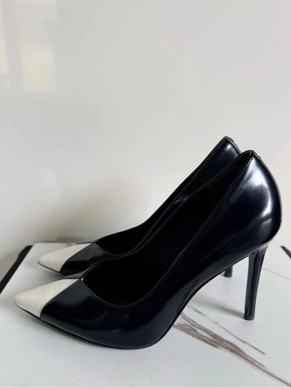 Tory Burch Black Pumps with White Pointed Toe